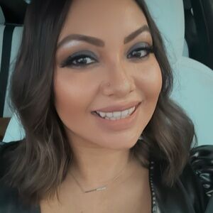 Meet your Posher, Cynthia